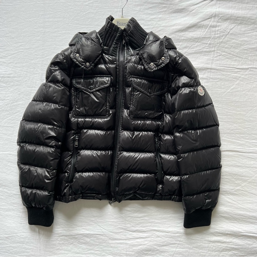 AUTHENTIC MONCLER PUFFER JACKET